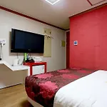 Q Motel