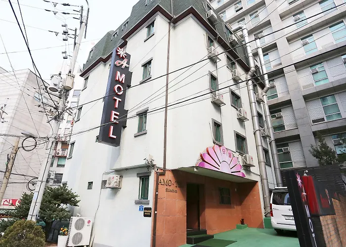 Q Motel